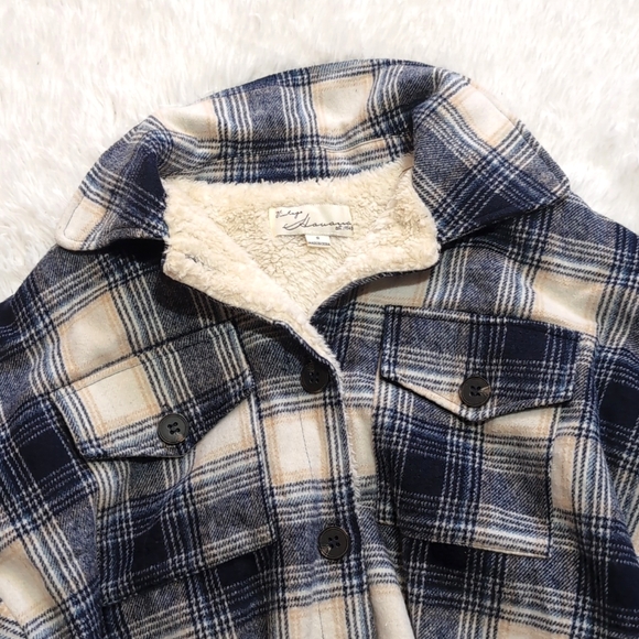 🔴LOWEST! Vintage Havana Sherpa Lined Oversized Shacket - Navy/Cream Plaid - Picture 3 of 11
